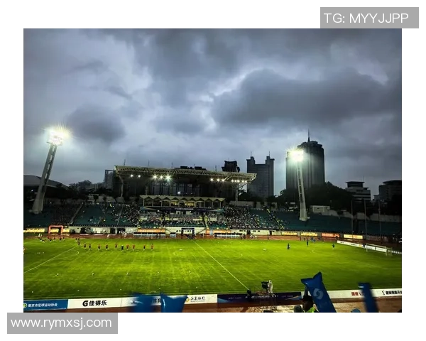 南京足球队以92分领跑全国锦标赛积分榜展现强劲实力 南京足球队以92分领跑全国锦标赛积分榜展现强劲实力