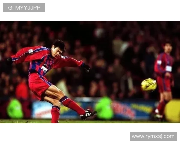 昔日足球明星重返赛场再展风采引发球迷热议与期待 昔日足球明星重返赛场再展风采引发球迷热议与期待